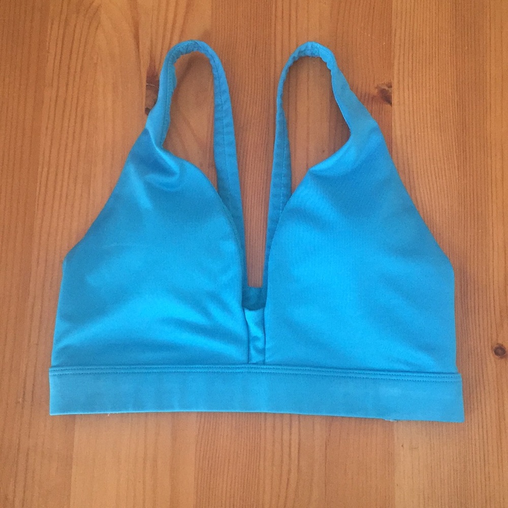 🔥LOW PRICE 🔥Victoria Secrets Sports Bra